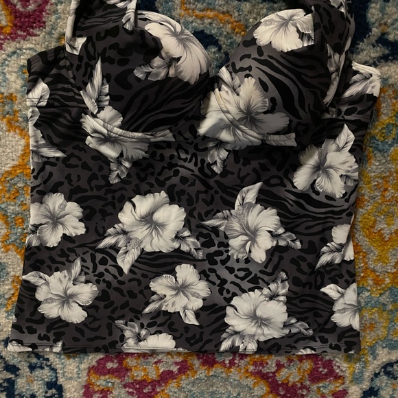 Jaclyn Smith Floral Sweetheart Neckline Animal Print Halter Tankini set - Picture 5 of 14